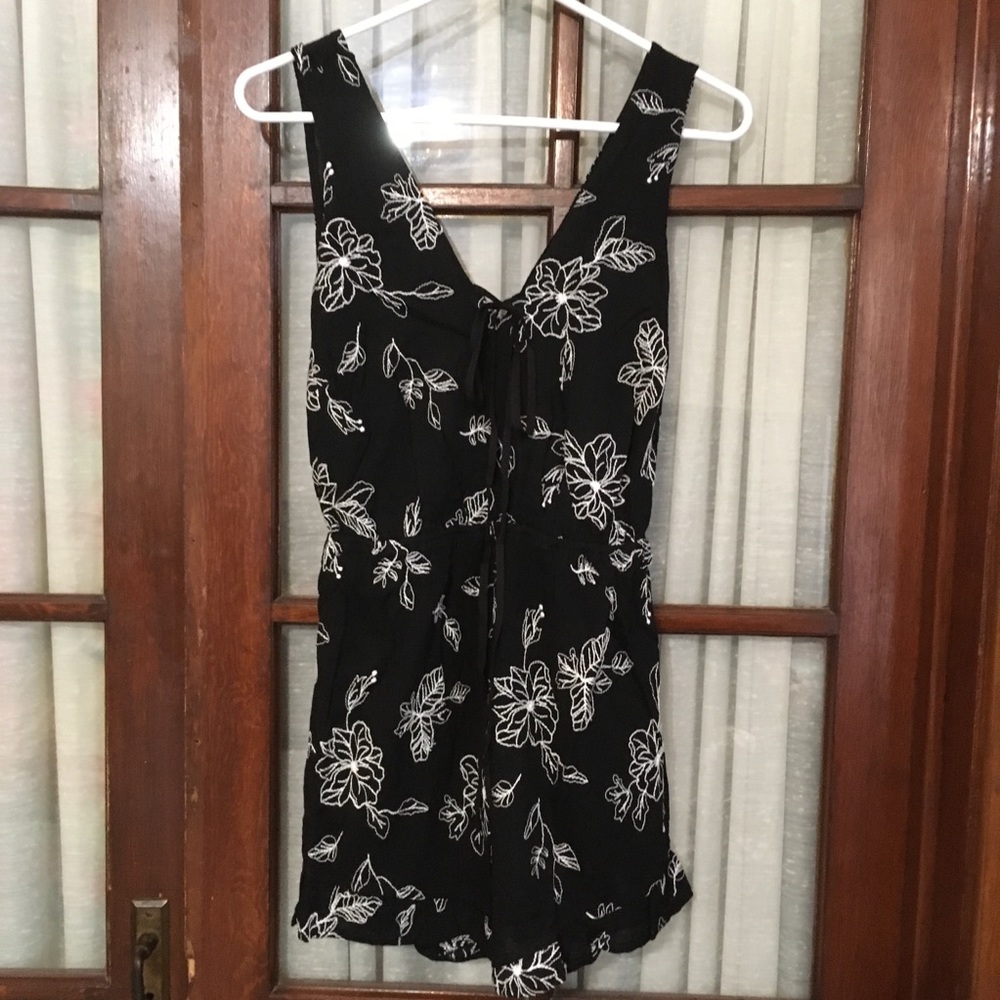 FLORAL ROMPER - Picture 2 of 7